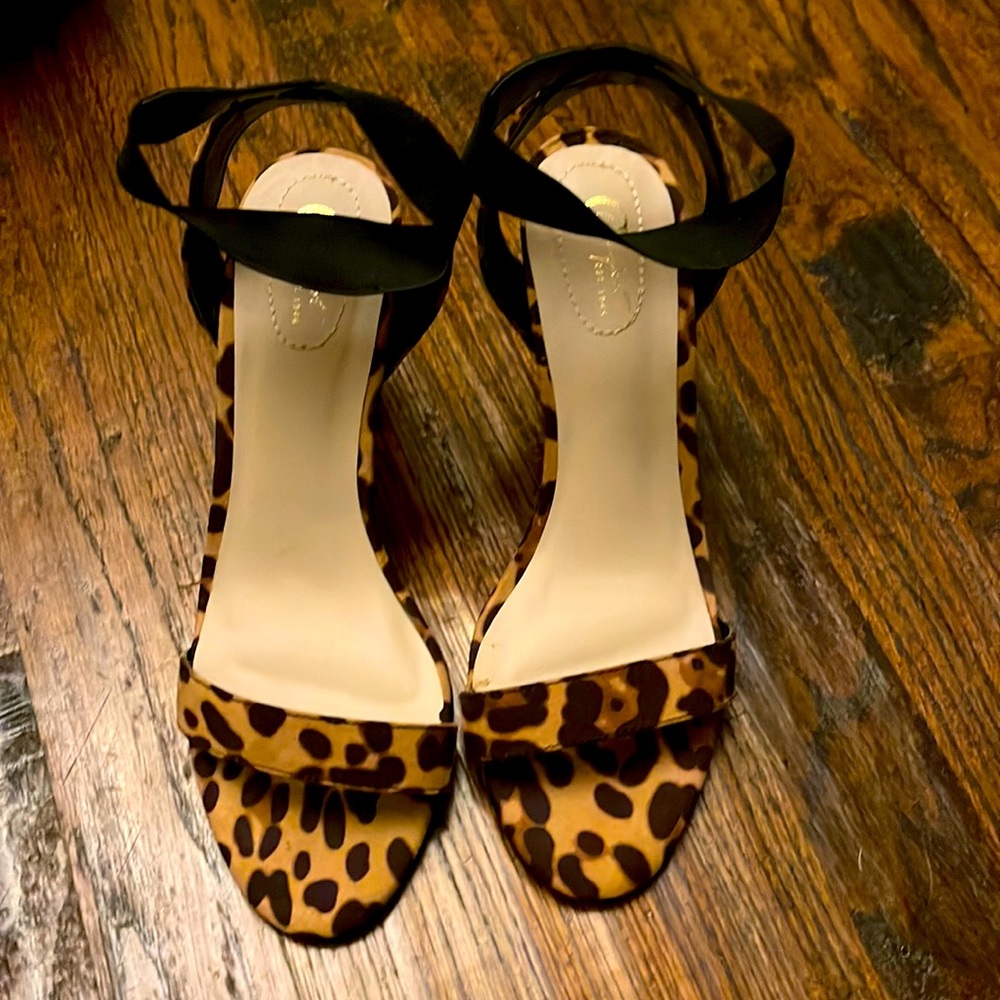 Animal print low heel new size 10